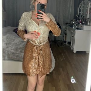 Sequin Dress / Size Medium / Never Worn Perfect Condition